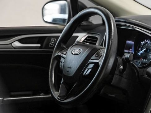 Used 2020 Ford Fusion SE FWD image 17