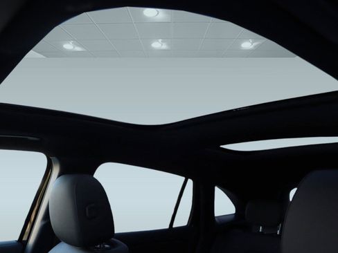 Used 2025 Mercedes-Benz GLA 250 image 32