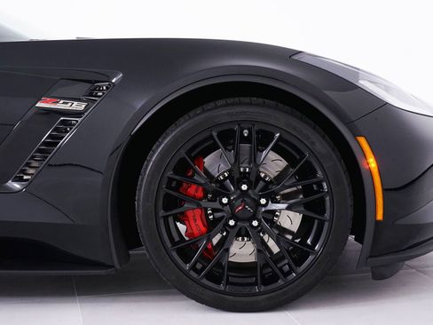Used 2018 Chevrolet Corvette Z06 w/ Battery Protection Package image 16