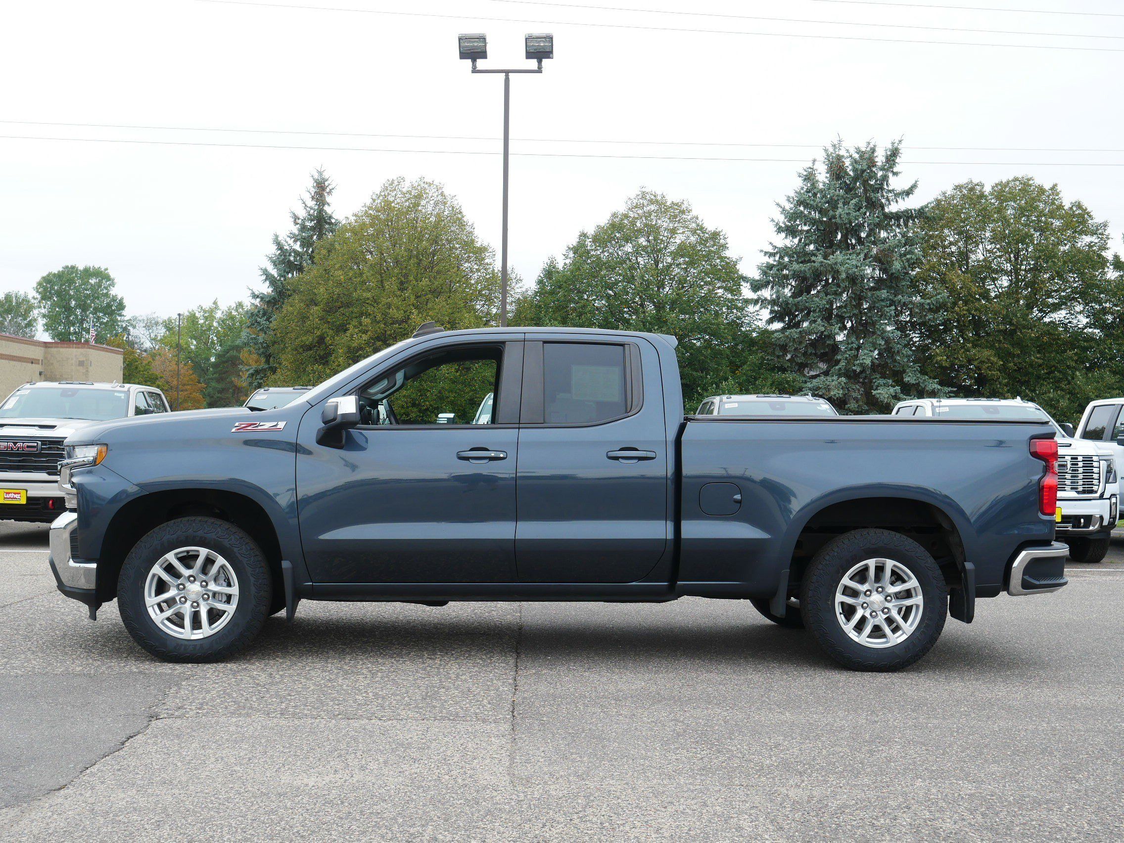 Used 2020 Chevrolet Silverado 1500 LT w/ All-Star Edition AWD/4WD image 4