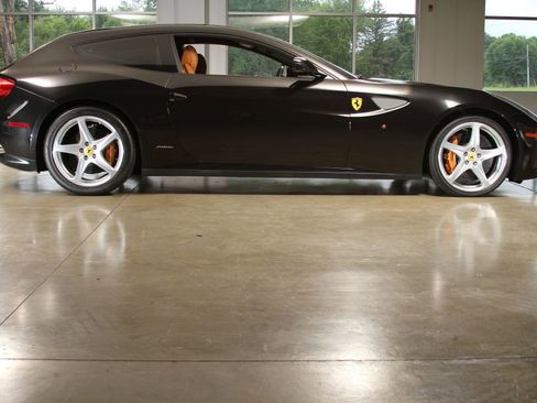 Used 2016 Ferrari FF image 44
