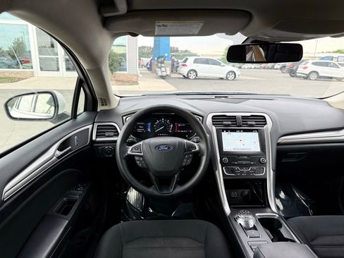 Used 2019 Ford Fusion SE FWD image 22