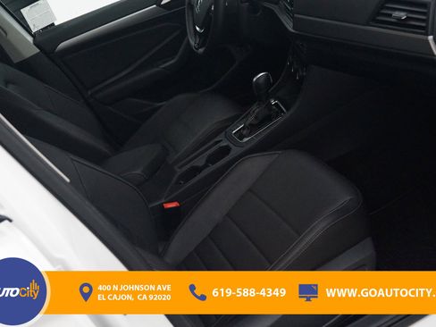 Used 2021 Volkswagen Jetta SE image 8