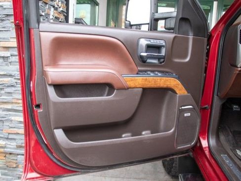 Used 2019 Chevrolet Silverado 2500 High Country w/ Duramax Plus Package image 9