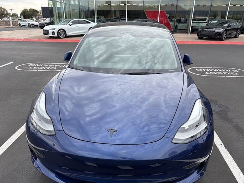 Used 2023 Tesla Model 3 Standard Range image 2
