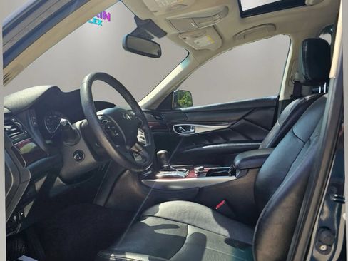 Used 2018 INFINITI Q70 Luxe RWD image 12
