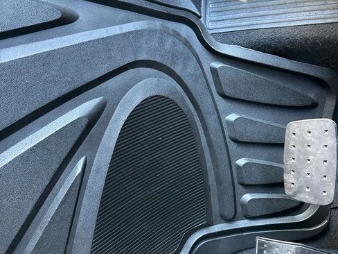 Used 2021 GMC Acadia SLE image 30