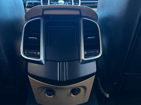 Used 2016 Porsche Cayenne image 38