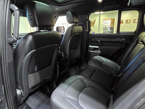 Used 2023 Land Rover Defender 110 SE AWD/4WD image 18