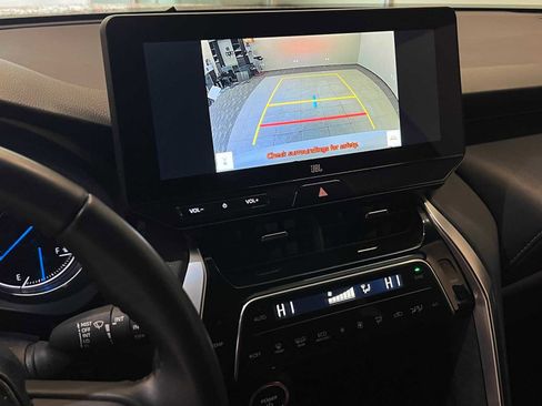 Certified 2024 Toyota Venza XLE image 23