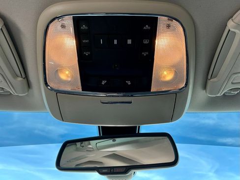 Used 2015 Chrysler 300 C image 33