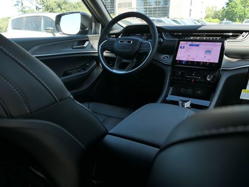 New 2025 Jeep Grand Cherokee Limited w/ Black Appearance Package image 19