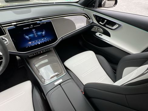 New 2026 Mercedes-Benz E 53 AMG e 4MATIC Sedan image 17