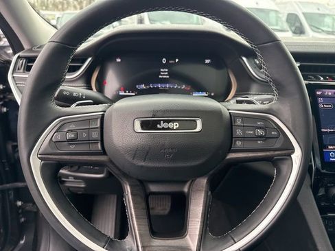 Certified 2022 Jeep Grand Cherokee Limited w/ MOPAR Finishing Package image 14