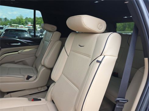 Used 2023 Cadillac Escalade Premium Luxury w/ Performance Package AWD/4WD image 15