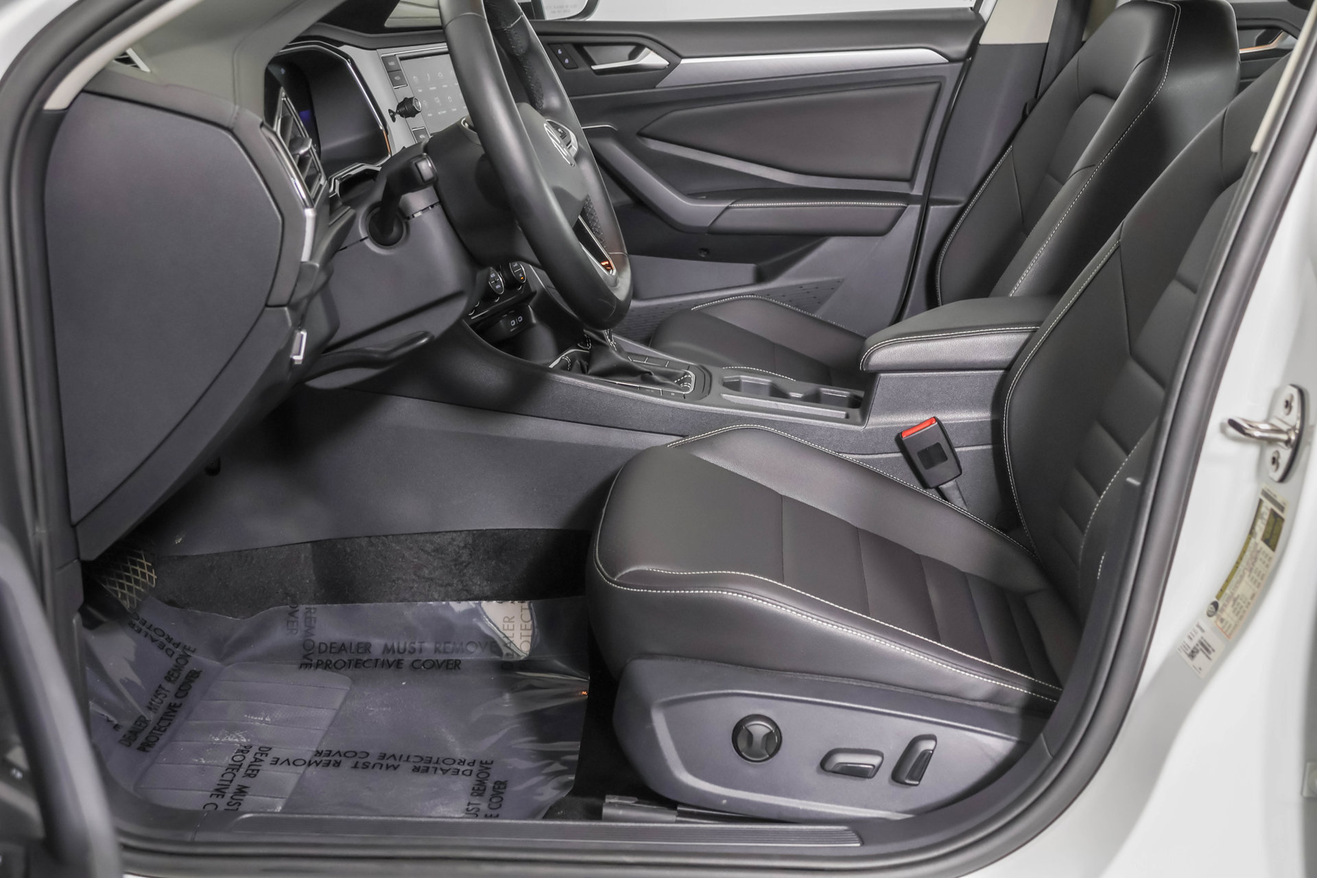 Used 2024 Volkswagen Jetta SE w/ Panoramic Sunroof Package FWD image 25