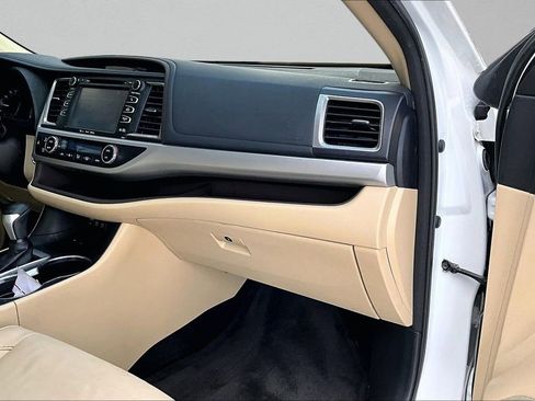 Used 2017 Toyota Highlander XLE FWD image 28