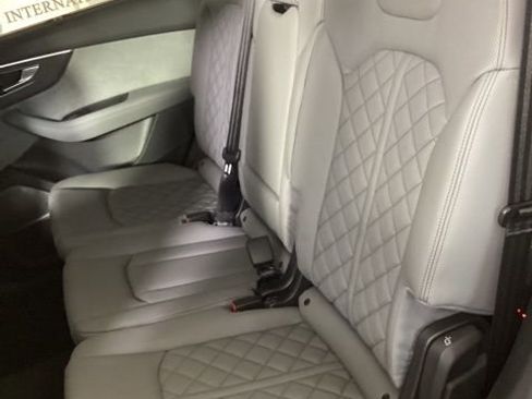New 2026 Audi SQ7 Prestige image 11
