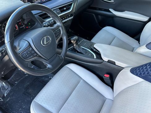 Used 2021 Lexus UX 200 w/ Accessory Package (Z2) image 10