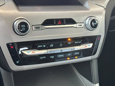 Used 2023 Ford Explorer XLT w/ Equipment Group 202A RWD image 22