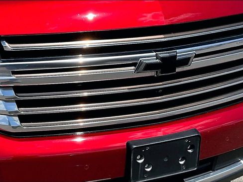 Used 2024 Chevrolet Suburban High Country w/ Advanced Technology Package AWD/4WD image 28