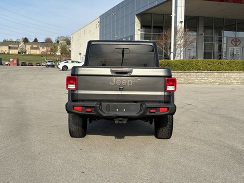 Used 2022 Jeep Gladiator Rubicon w/ Trailer Tow Package AWD/4WD image 9