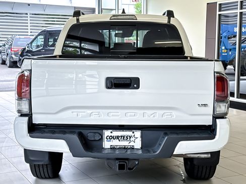 Used 2022 Toyota Tacoma TRD Sport AWD/4WD image 5