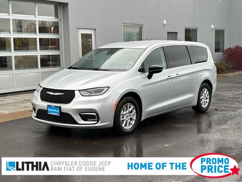 Certified 2024 Chrysler Pacifica Touring-L image 1