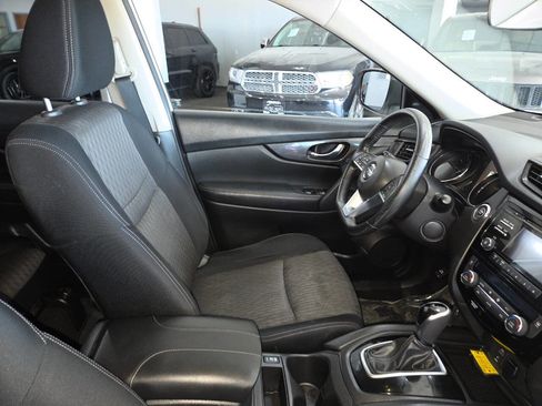 Used 2017 Nissan Rogue SV AWD/4WD image 27