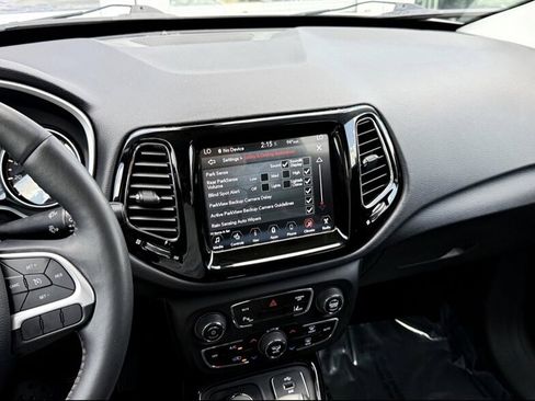 Used 2017 Jeep Compass Limited AWD/4WD image 38