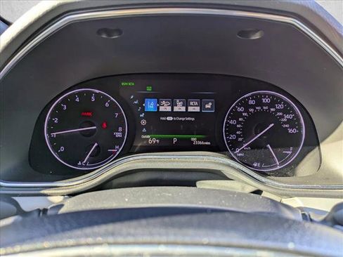 Used 2019 Toyota Avalon XSE image 11