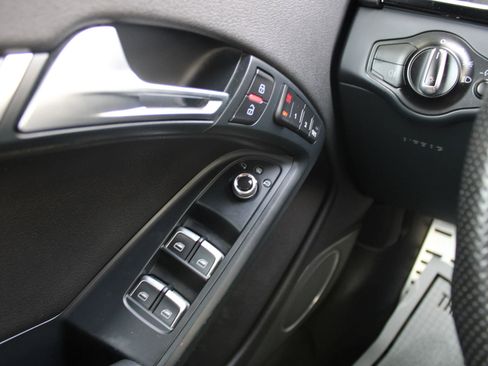 Used 2015 Audi RS 5 Cabriolet AWD/4WD image 40