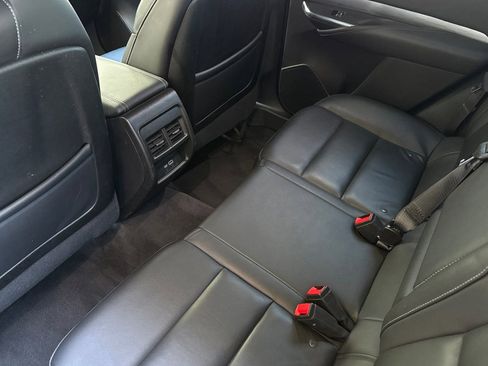 Used 2024 Cadillac XT4 Premium Luxury image 9