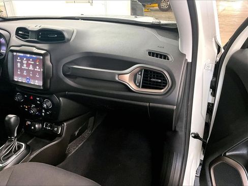 Used 2023 Jeep Renegade Latitude AWD/4WD image 13