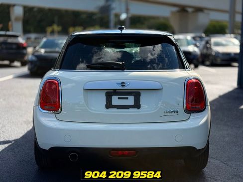 Used 2015 MINI Cooper 4-Door Hardtop FWD image 8