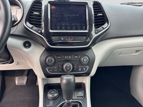 Used 2019 Jeep Cherokee Limited AWD/4WD image 12