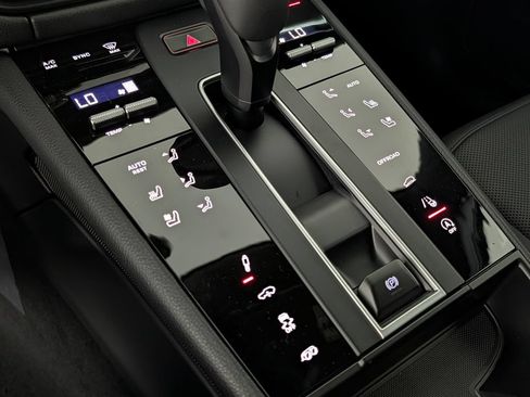 New 2026 Porsche Macan GTS AWD/4WD image 34