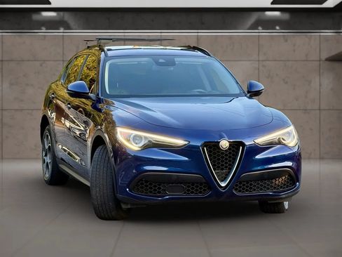 Used 2018 Alfa Romeo Stelvio Sport w/ Quick Order Package 22J Sport AWD/4WD image 5