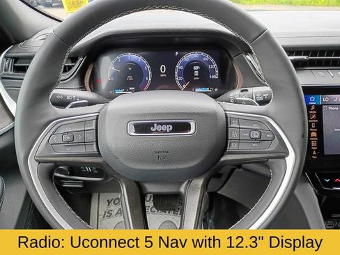 Used 2026 Jeep Grand Cherokee Altitude AWD/4WD image 13
