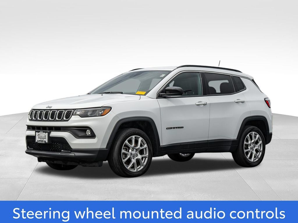 Used 2023 Jeep Compass Latitude AWD/4WD image 3