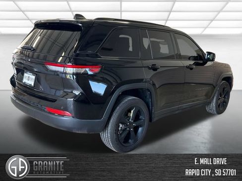 Used 2024 Jeep Grand Cherokee Altitude AWD/4WD image 6