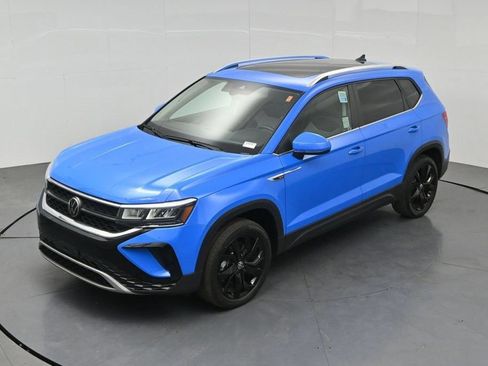 Used 2023 Volkswagen Taos SE w/ Panoramic Sunroof Package FWD image 43