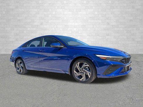 New 2025 Hyundai Elantra SEL FWD image 1