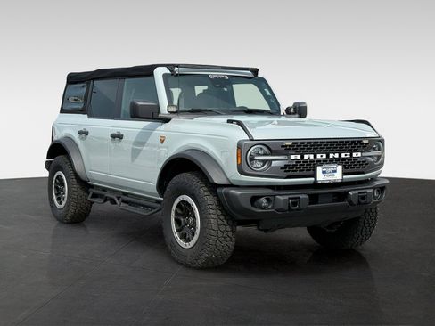 Used 2022 Ford Bronco Badlands w/ Sasquatch Package AWD/4WD image 3