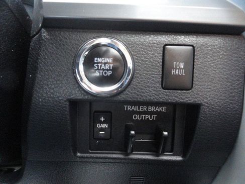 Used 2020 Toyota Tundra Platinum image 18