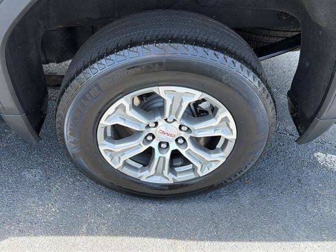 Used 2024 GMC Sierra 1500 SLT AWD/4WD image 38