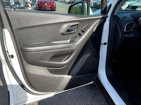 Certified 2022 Chevrolet Trax LT w/ Driver Confidence Package image 22