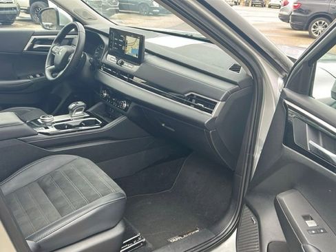 Used 2025 Mitsubishi Outlander SE image 15