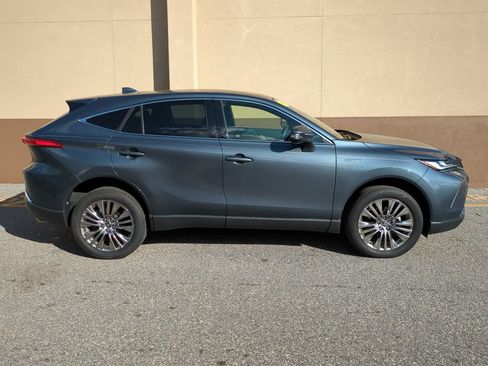 Used 2021 Toyota Venza Limited w/ Advanced Technology Package image 3