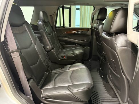 Used 2017 Cadillac Escalade Luxury AWD/4WD image 23